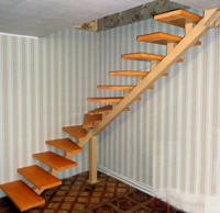 Лестница Г-образная на второй этаж, на одном косоуре (артикул-МЛ06)